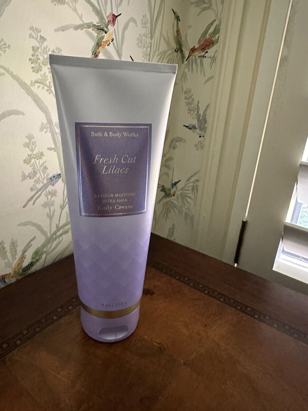 BATH & BODY WORKS "FRESH CUT LILACS" WOMEN'S SHEA BODY CREAM 8 OZ - NEW